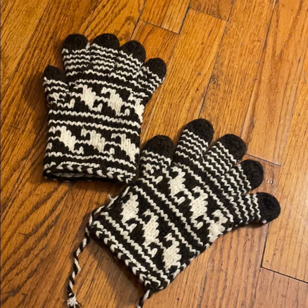 Gloves - Picture 3 of 4
